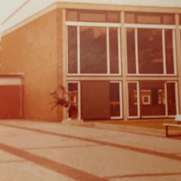 Schulgebäude damals